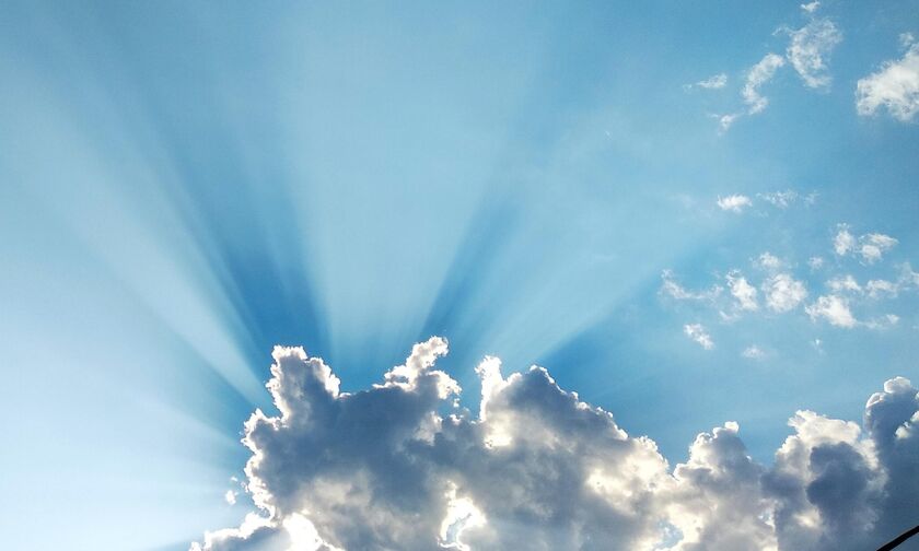 Καιρός: Γενικά αίθριος με τοπικές βροχές στα ορεινά