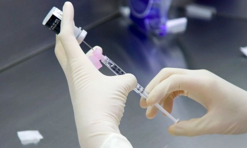ΣτΕ: Απέρριψε τις αιτήσεις των υγειονομικών για «πάγωμα» του υποχρεωτικού εμβολιασμού τους