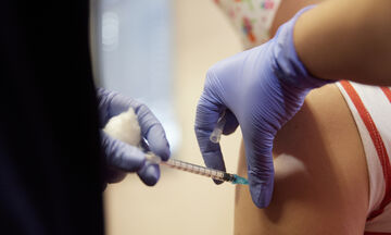 Υποχρεωτικός εμβολιασμός: Τέλος χρόνου για ανεμβολίαστους υγειονομικούς - Σχέδιο ετοιμότητας για ΕΣΥ