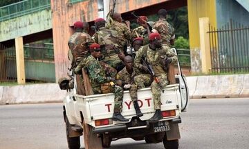 Πραξικόπημα στη Γουινέα, αγωνία για Μαντί και Αγκιμπού Καμαρά (vids)