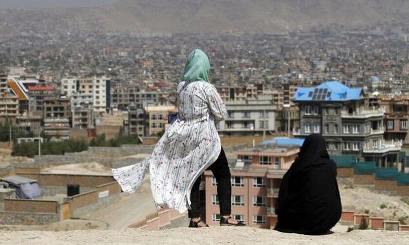 Αφγανιστάν: Με καλυμμένο το πρόσωπο και το σώμα οι φοιτήτριες