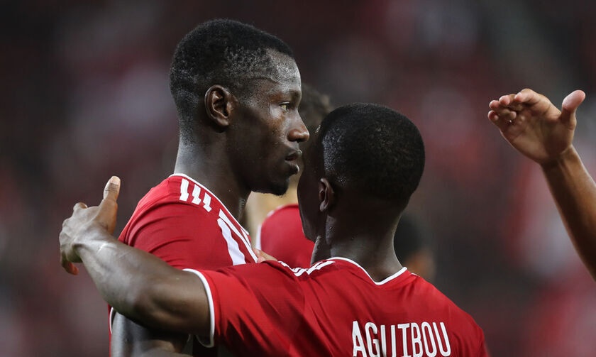 ΦΩΝΑΖΟΥΝ «ΠΑΡΩΝ»!