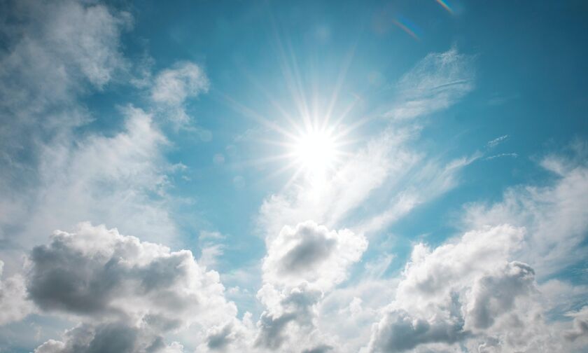 Καιρός: Αίθριος με τοπικές βροχές και μικρή άνοδο της θερμοκρασίας