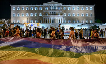 Athens Pride 2021: Γέμισε χρώμα το κέντρο της Αθήνας (vid, pics)