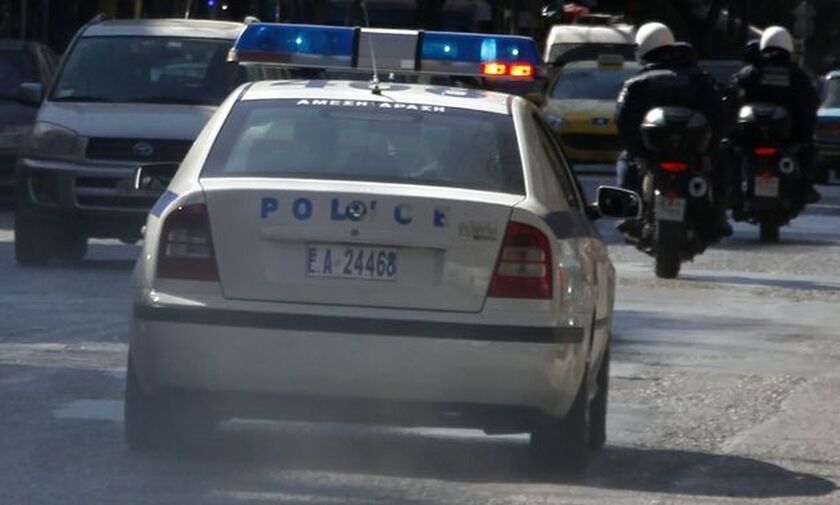 Πυροβολισμοί στο κέντρο της Αθήνας: Αυτοκίνητο εμβόλισε μοτοσικλέτα της ΔΙΑΣ (vid)