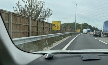 «Squid Game»: Φρενίτιδα με μια πινακίδα σε αυτοκινητόδρομο της Βρετανίας! (pic)