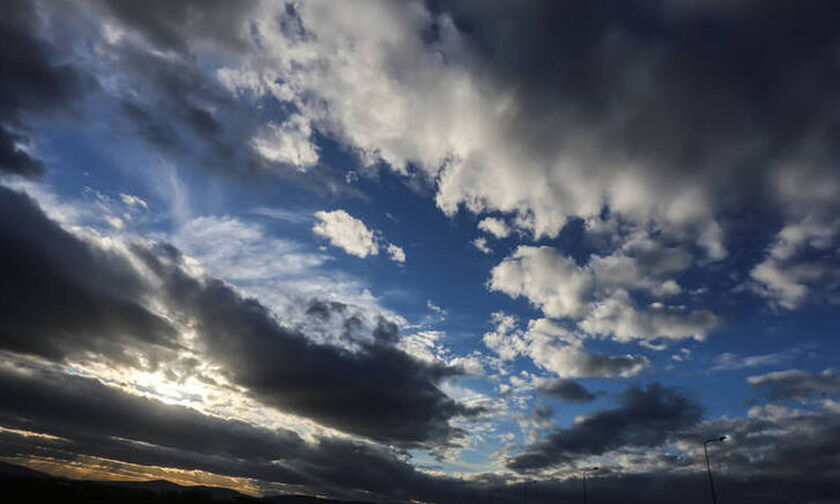 Καιρός: Τοπικές βροχές - υψηλές θερμοκρασίες (vid)