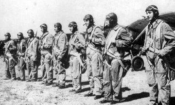 «Δερβίσης»: Ο αεροπόρος που κορόιδευε του Ιταλούς και τους έριχνε παλιά παπούτσια και κουραμάνες