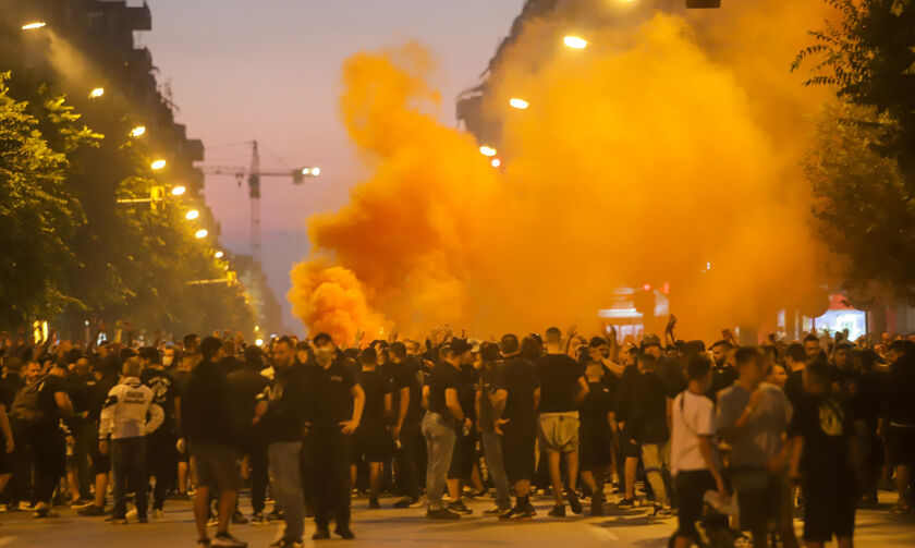 Επεισόδια έξω από το γήπεδο της Τούμπας (vids)