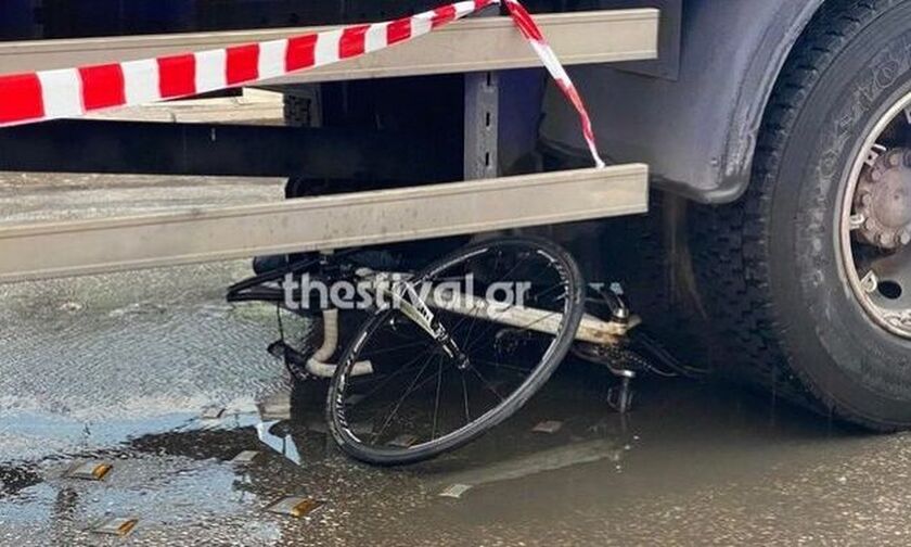 Τροχαίο στη Θεσσαλονίκη: Πέθανε η ποδηλάτισσα που παρασύρθηκε από φορτηγό (vid)