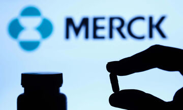Κορονοϊός: Το «ταχύτερο δυνατό» οι συστάσεις του ΕΜΑ για το χάπι της Merck
