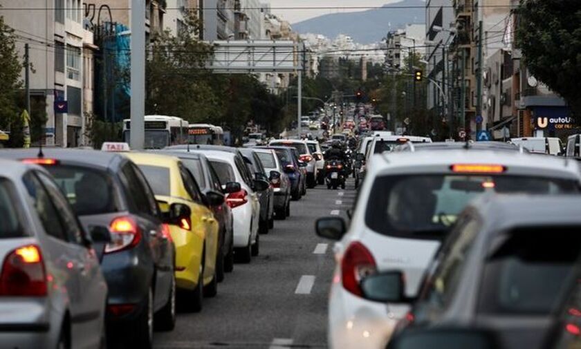 Κίνηση στους δρόμους: «Κόλαση» στον Κηφισό, πηγμένο το κέντρο της Αθήνας - LIVE Χάρτης