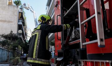Αθήνα: Φωτιά σε ισόγειο κτιρίου - Διακοπή κυκλοφορίας στη Μητροπόλεως