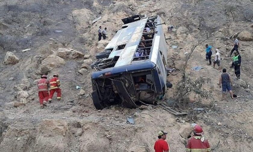 Τραγωδία στο Περού: Τουλάχιστον 10 νεκροί σε τροχαίο - Λεωφορείο έπεσε σε πλαγιά