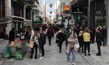 Εορταστικό ωράριο: Ανοιχτά αύριο (12/12) τα καταστήματα