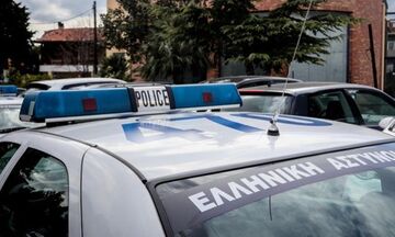 Μενίδι: 49χρονος απειλούσε να σκοτώσει τη μητέρα του - Μαχαίρωσε αστυνομικό