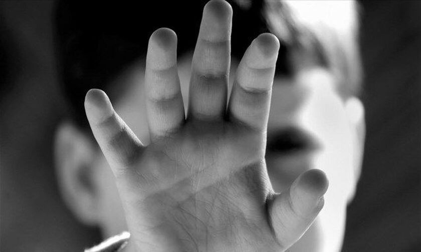 Νηπιαγωγός κατηγορείται για σεξουαλική κακοποίηση 4χρονου (vid)