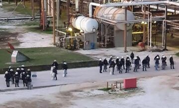 Πετρέλαια Καβάλας: Πρωτοφανής εισβολή ΜΑΤ, πολιορκημένοι δεκάδες εργαζόμενοι