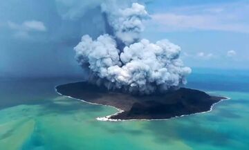 Τόνγκα: Συγκλονιστικά πλάνα από την ηφαιστειακή έκρηξη (vid)