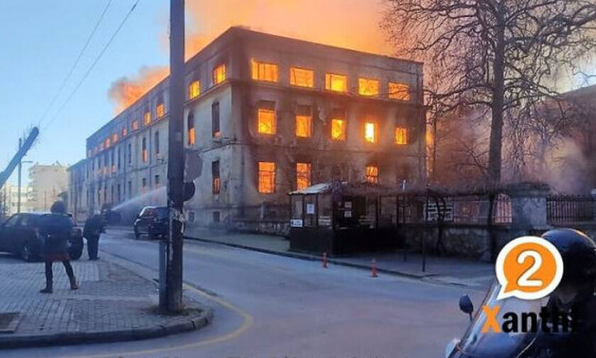 Ξάνθη: Φωτιά σε καπναποθήκες στο κέντρο της πόλης (vids)