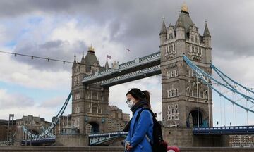 Βρετανία: Τέλος σε τηλεργασία, υποχρεωτική χρήση μάσκας και διαβατήρια Covid από 27/1