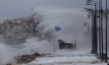 Κακοκαιρία στη Β. Ελλάδα, με χιόνια, απαγόρευση κυκλοφορίας βαρέων οχημάτων κα υποχρεωτικές αλυσίδες