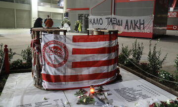 Θύρα 7: Οι οπαδοί του Ολυμπιακού τίμησαν τα 21 θύματα και τον Άλκη (vid, pics)