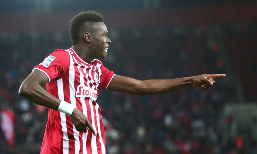 ΟΛΟΙ ΠΑΝΩ ΣΤΟΝ ΣΙΣΕ