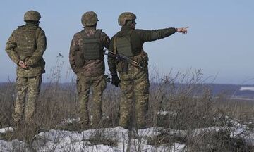 Η Ρωσία αποσύρει στρατεύματα από τα σύνορα με την Ουκρανία (vids)