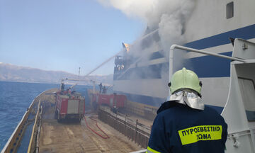 Φωτιά σε πλοίο στην Κέρκυρα: Σε εξέλιξη επιχείρηση της ΕΜΑΚ (vids)