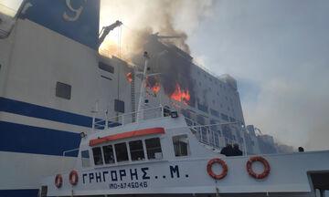Φωτιά σε πλοίο στην Κέρκυρα: Με το πρώτο φως της ημέρας θα συνεχιστούν οι έρευνες (vids)