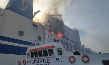 Φωτιά στο «Euroferry Olympia»: Αγωνία για τους 12 αγνοούμενους
