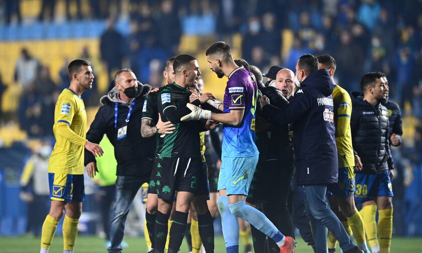 Παναιτωλικός - Παναθηναϊκός 1-0: Νεύρα και σύρραξη μετά το τέλος του αγώνα (vid)