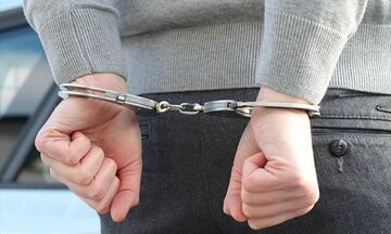 Βόρεια Προάστια: Συνελήφθη ένας και αναζητούνται τρεις για κλοπές καταλυτών