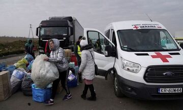 Ουκρανία: Καραβάνια προσφύγων εγκαταλείπουν τη χώρα (vid)!