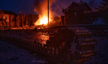 Πόλεμος στην Ουκρανία: Υπό πολιορκία το Κίεβο – Ετοιμάζεται για τη μητέρα των μαχών