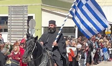 Εύβοια: “Έκλεψε” τις εντυπώσεις ιερέας που παρέλασε με το άλογο του – ΒΙΝΤΕΟ