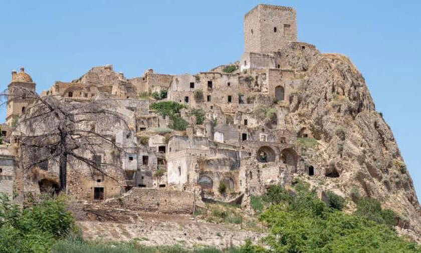Craco: Η «ελληνική» πόλη φάντασμα στην Ιταλία - Γιατί δεν μπορεί να κατοικηθεί ξανά 