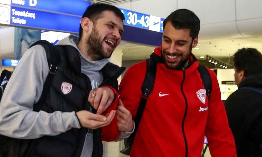 Ολυμπιακός: Πρίντεζης και Παπανικολάου βρέθηκαν στο παρκέ με τις κόρες τους (pics)