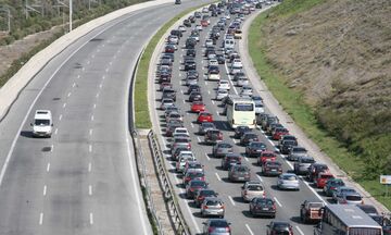 Καθυστερήσεις στην Ε.Ο. Αθηνών - Κορίνθου λόγω ατυχήματος φορτηγού
