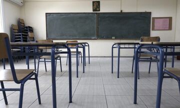 Σχολεία: Η λήξη των μαθημάτων, οι πανελλαδικές εξετάσεις και τα μέτρα προστασίας