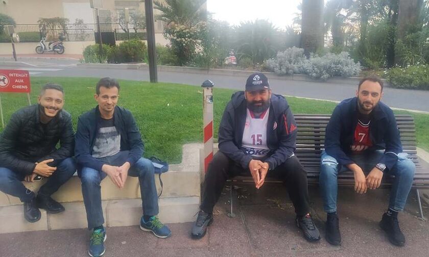 Τέσσερις πιστοί φίλοι του Ολυμπιακού στο Μονακό! (pic)