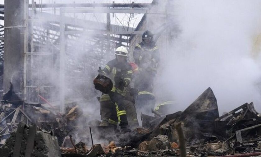 Ουκρανία: Η Ρωσία βομβαρδίζει την Οδησσό - Χτύπησαν εμπορικό κέντρο