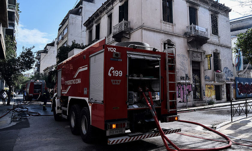 Φωτιά στην Ελευσίνα σε επιχείρηση εμπορίας ξυλείας