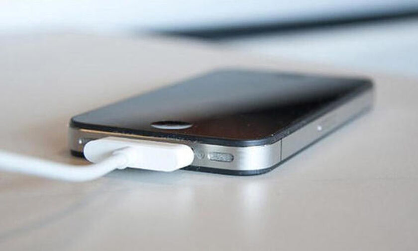 Συμφωνεί  τώρα η Apple για ενιαίο φορτιστή σε κινητά και στις άλλες συσκευές 