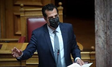 Πλεύρης: Σε αναστολή παραμένουν οι ανεμβολίαστοι στον χώρο της Υγείας