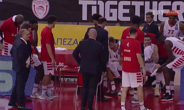 Ολυμπιακός - Περιστέρι: Έξαλλος με τους παίκτες του ο Γιώργος Μπαρτζώκας!