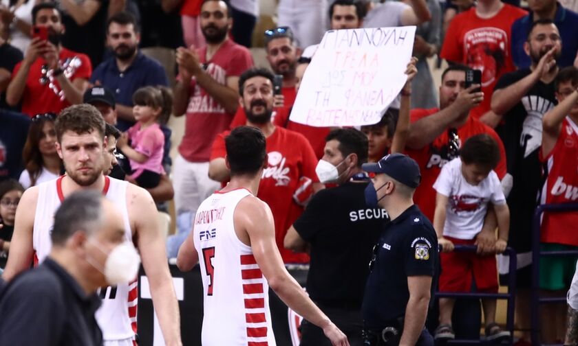 Ολυμπιακός - Περιστέρι: Η παρακάμερα από το πρώτο ματς των ελληνικών playoffs