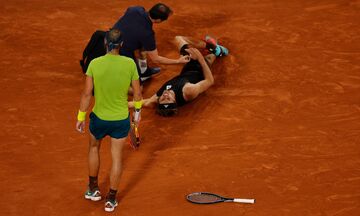 Roland Garros: Τραυματίστηκε ο Ζβέρεφ, πέρασε στον τελικό ο Ναδάλ! (vid)