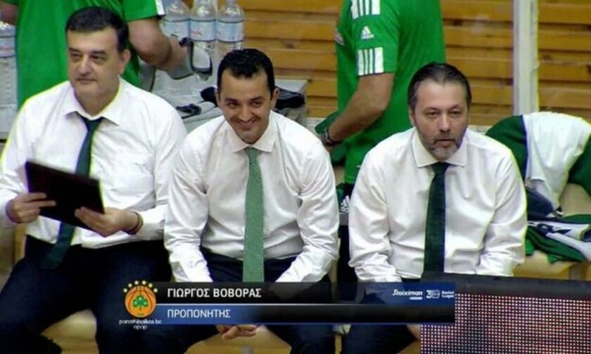 Λάρισα - Παναθηναϊκός: Χωρίς air condition το γήπεδο - Κάνουν αέρα με το πινακάκι του προπονητή (vd)